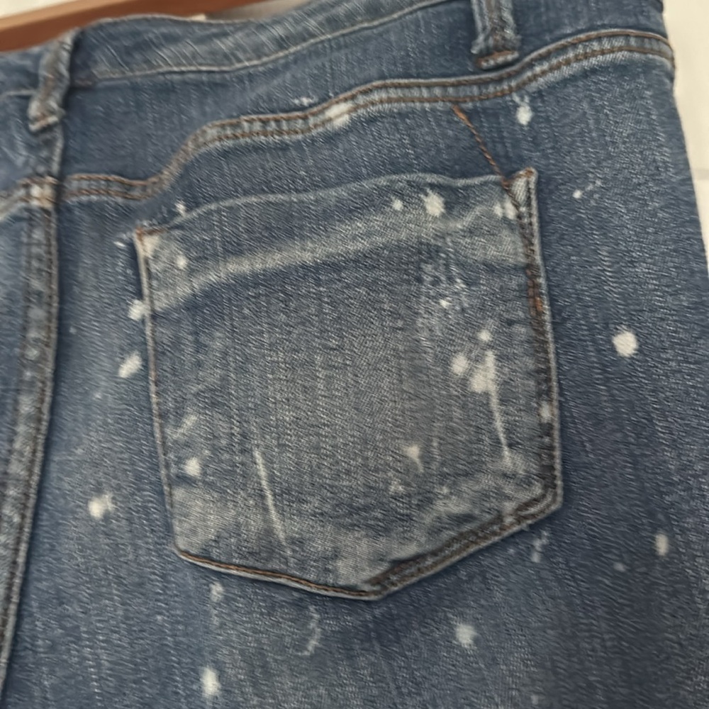 Mossimo Denim, Mid-Rise Skinny distressed jeans. Size 12/31